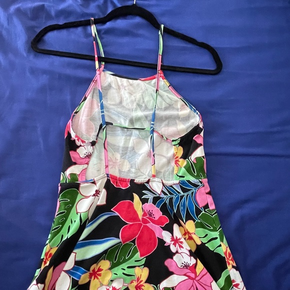 Hawaiian print dress with open back - Picture 3 of 4